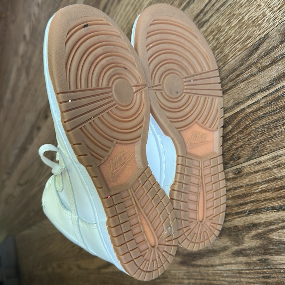 Nike Women's Dunk High Retro Casual Sneakers DD 1869 White Size 6 EUC - Picture 8 of 9